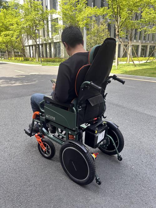 另一个就是减震!因为也试驾过其他差不多的车型